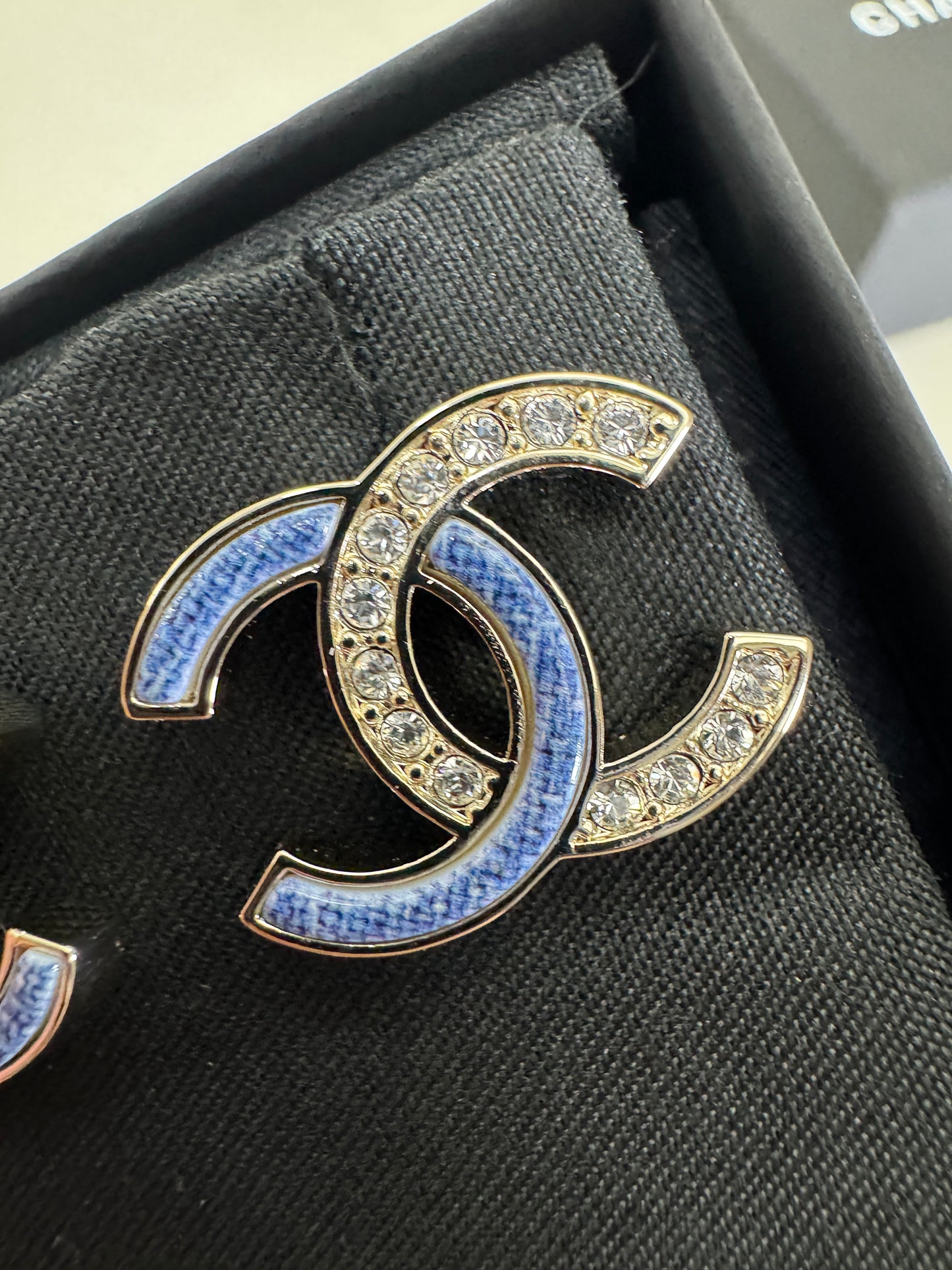 CHANEL 26C 牛仔藍拼鑽耳環