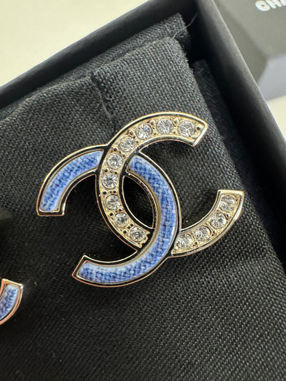 CHANEL 26C 牛仔藍拼鑽耳環