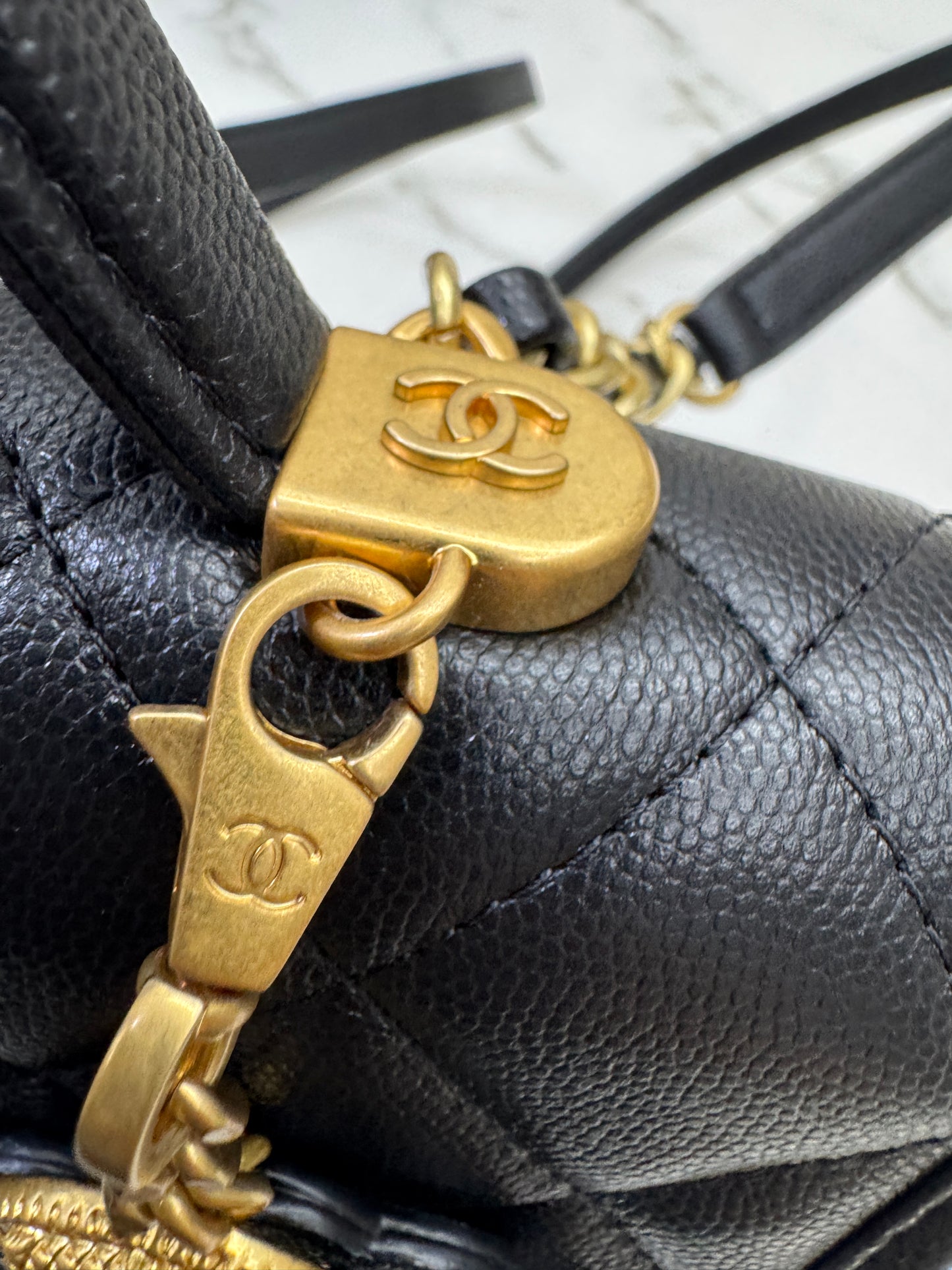 CHANEL 25B 四葉草郵差背包