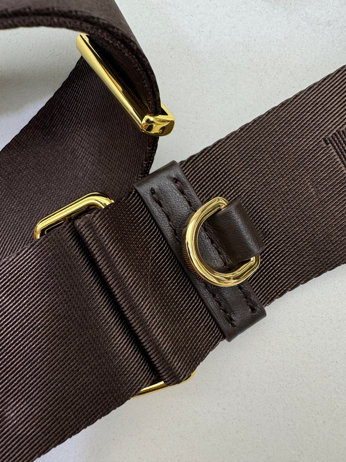PRADA Re-nylon Explore Large 深棕色
