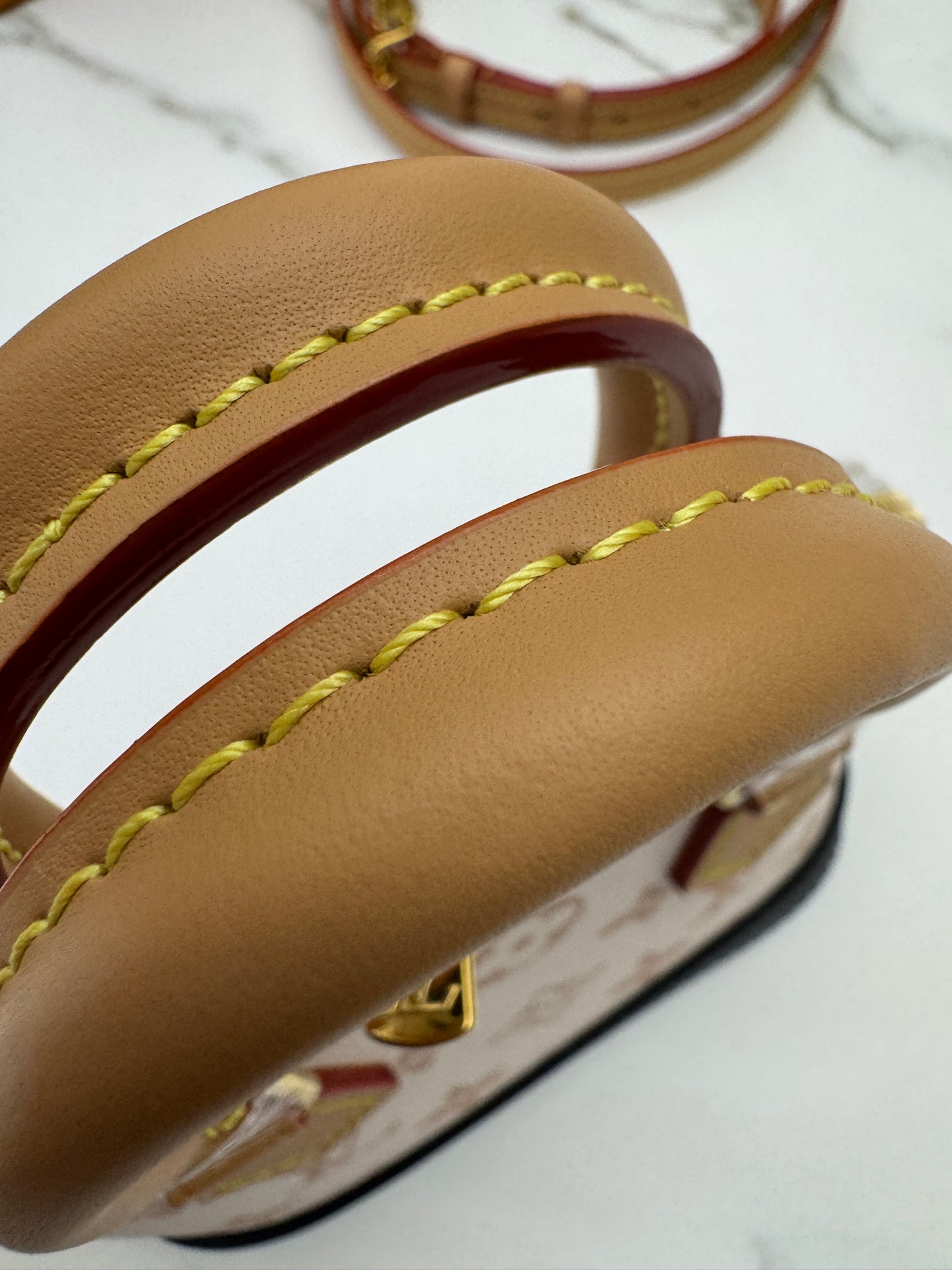 LV Nano Alma 沙丘色