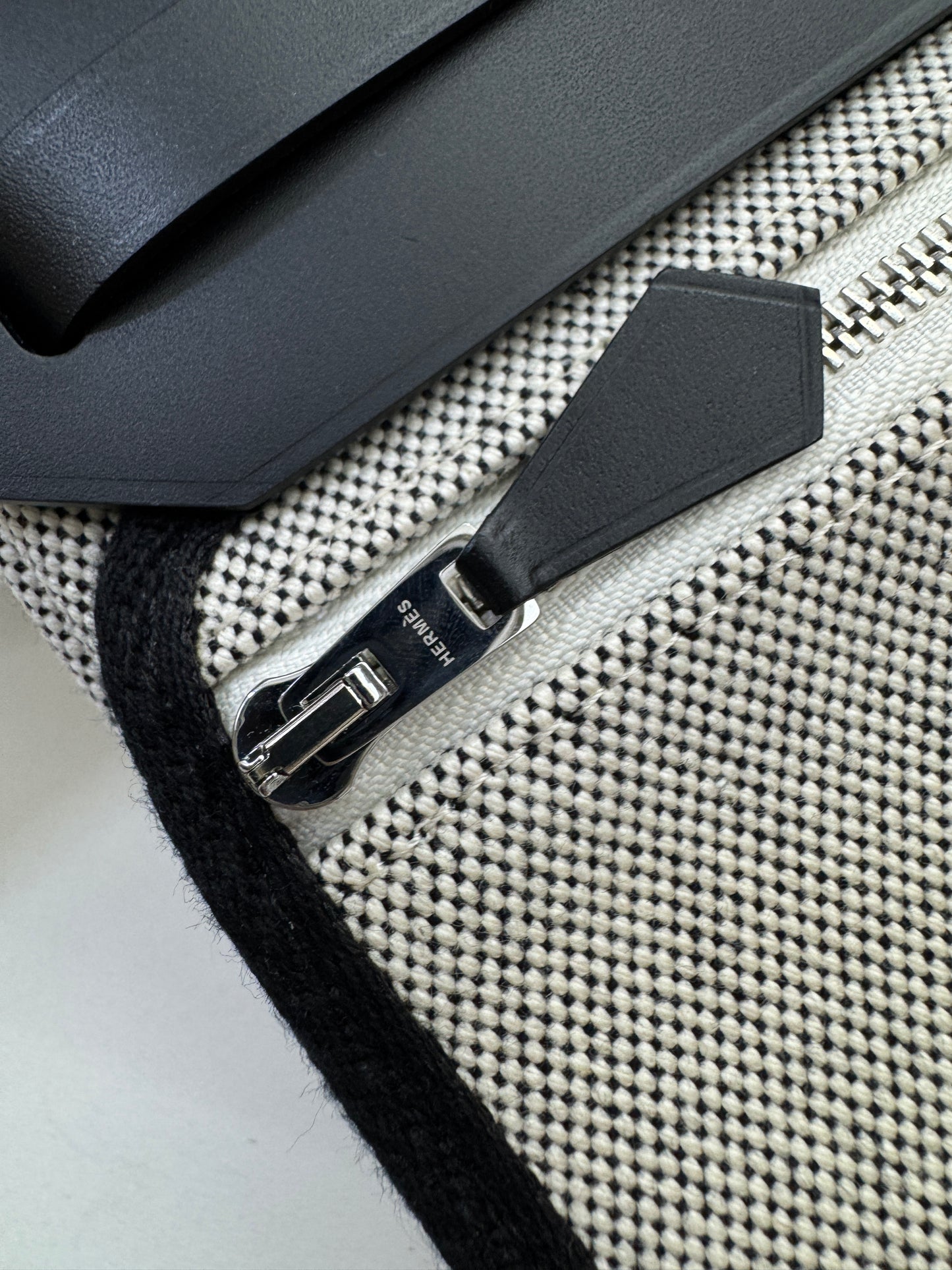 HERMES Mini Herbag 熊貓黑扣
