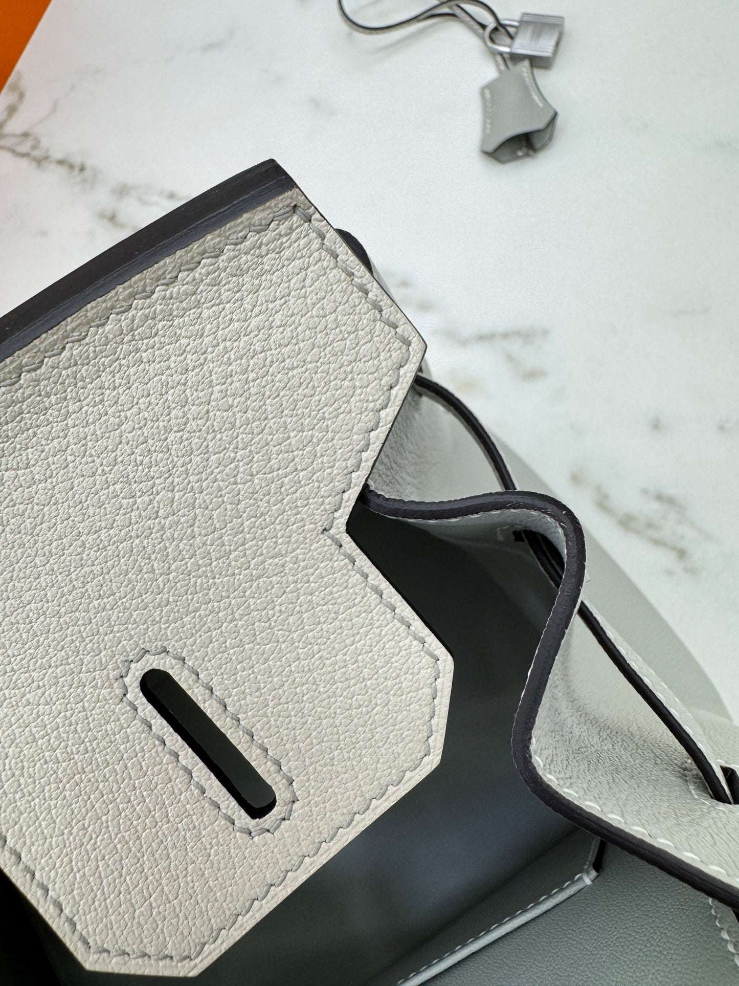 HERMES Birkin 30 SO 珍珠灰拼奶昔白山羊皮 拉絲銀扣 Chevre Mysore Gris Pearl x Craie