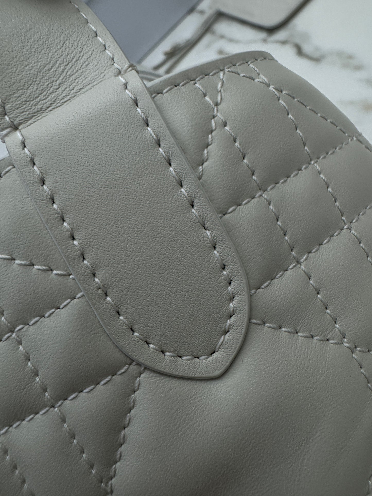 DIOR Toujours Small 白色
