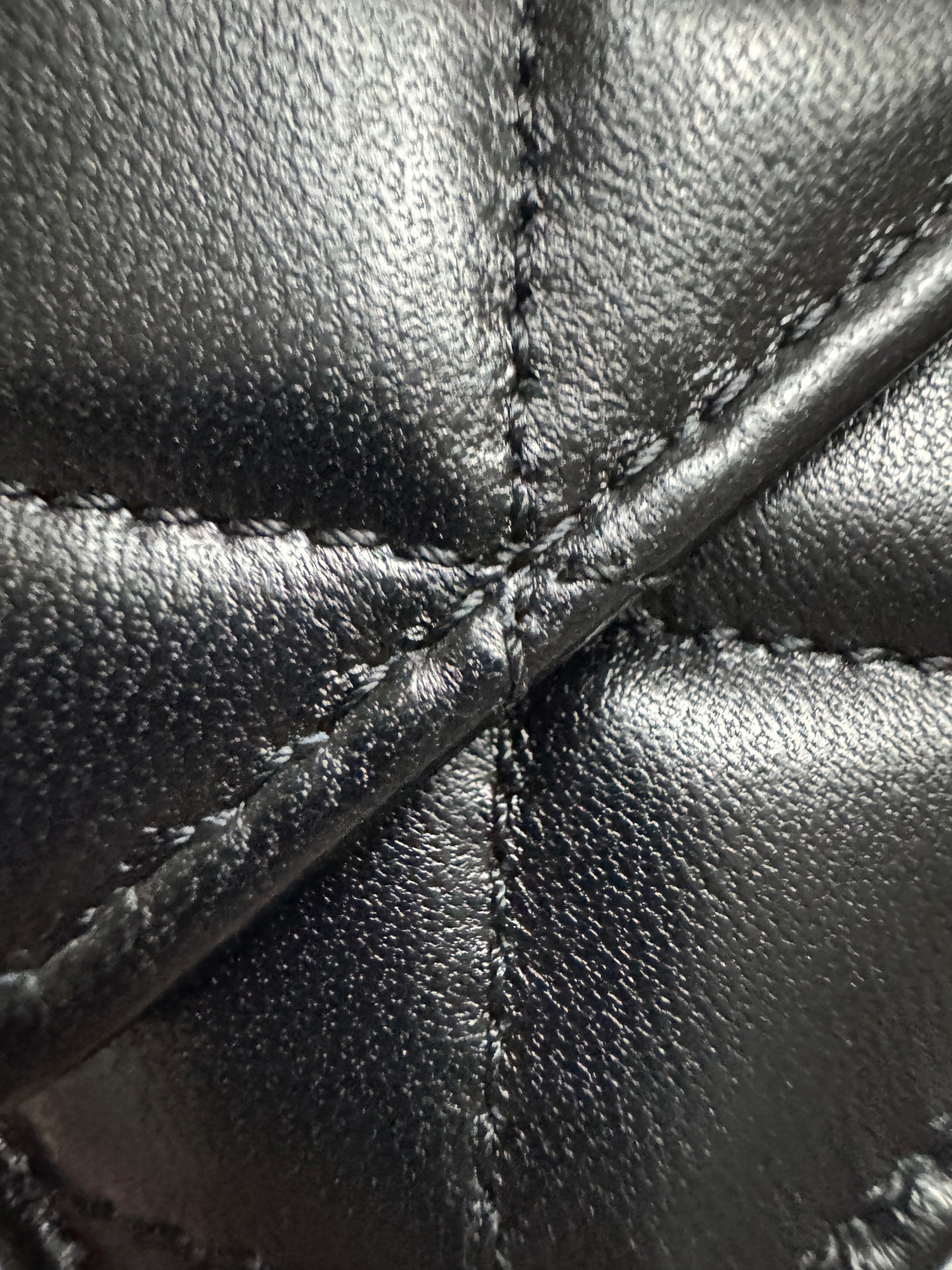 CHANEL woc 24A 琺瑯調節扣 羊皮 黑