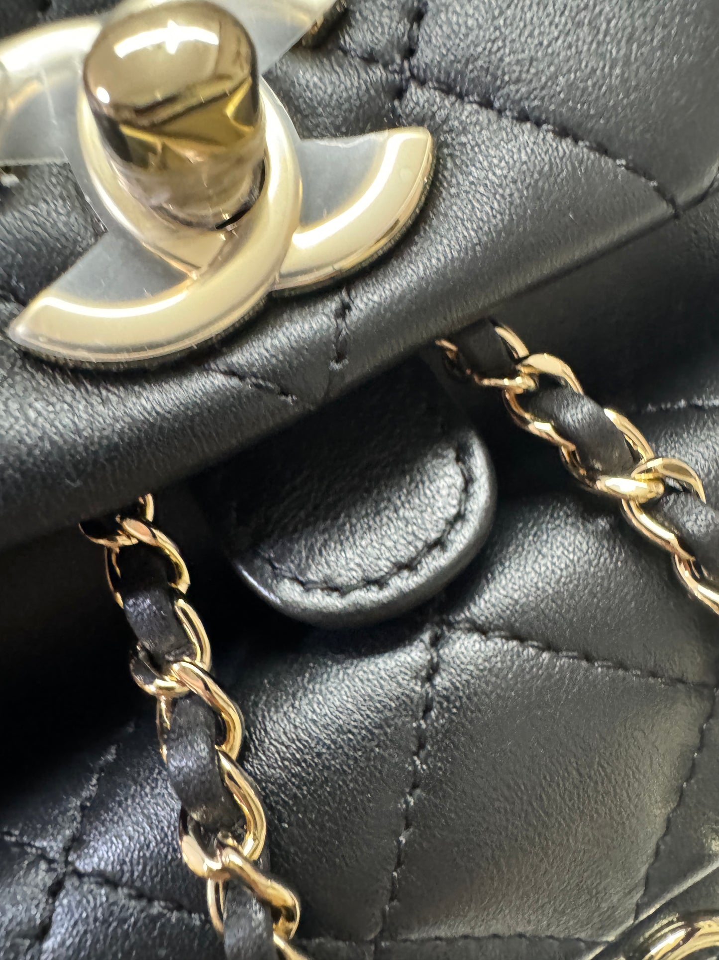 CHANEL Duma 胎牛皮 黑色 Small