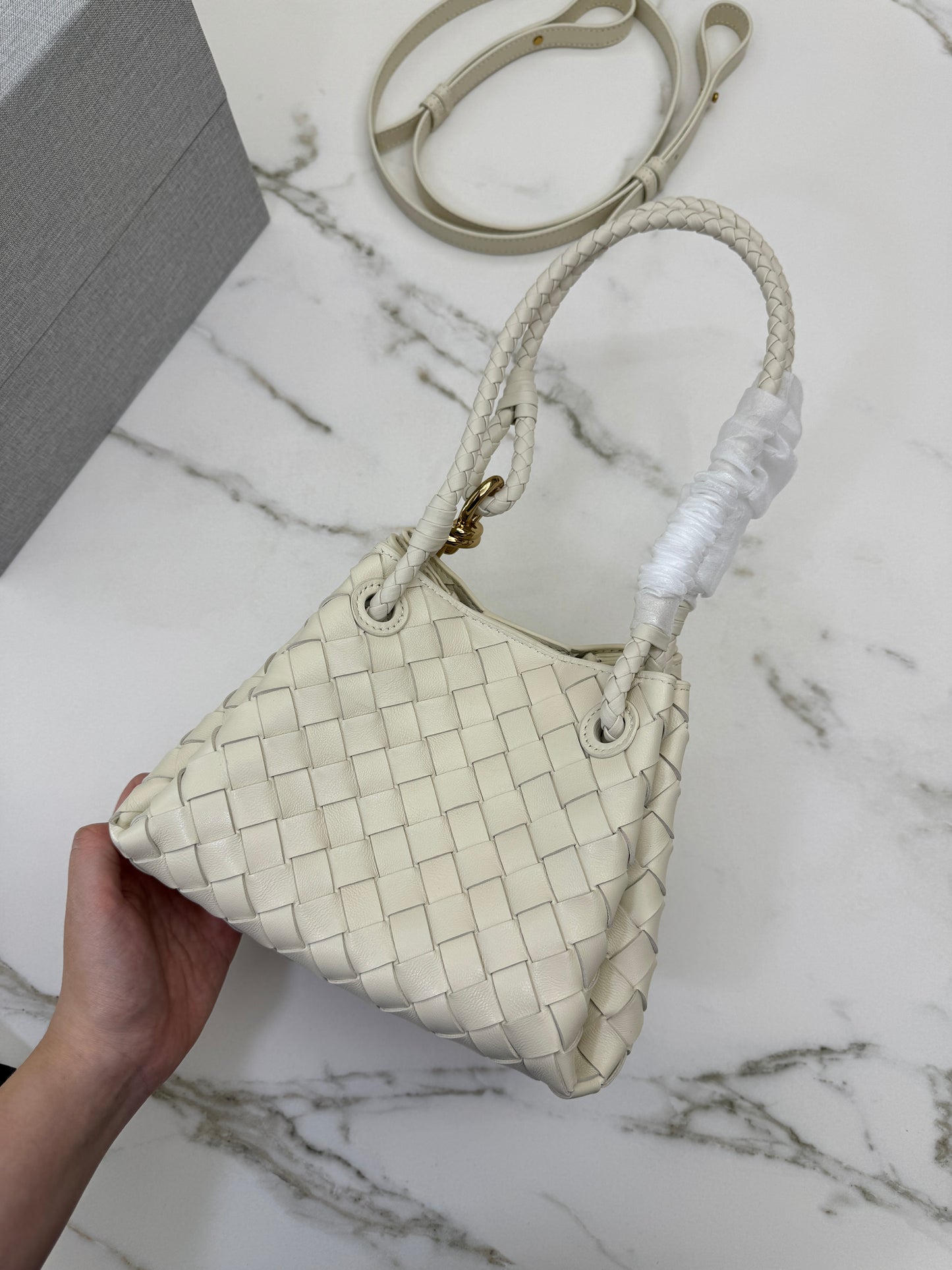 BV Parachute Small 海鹽白 Sea Salt