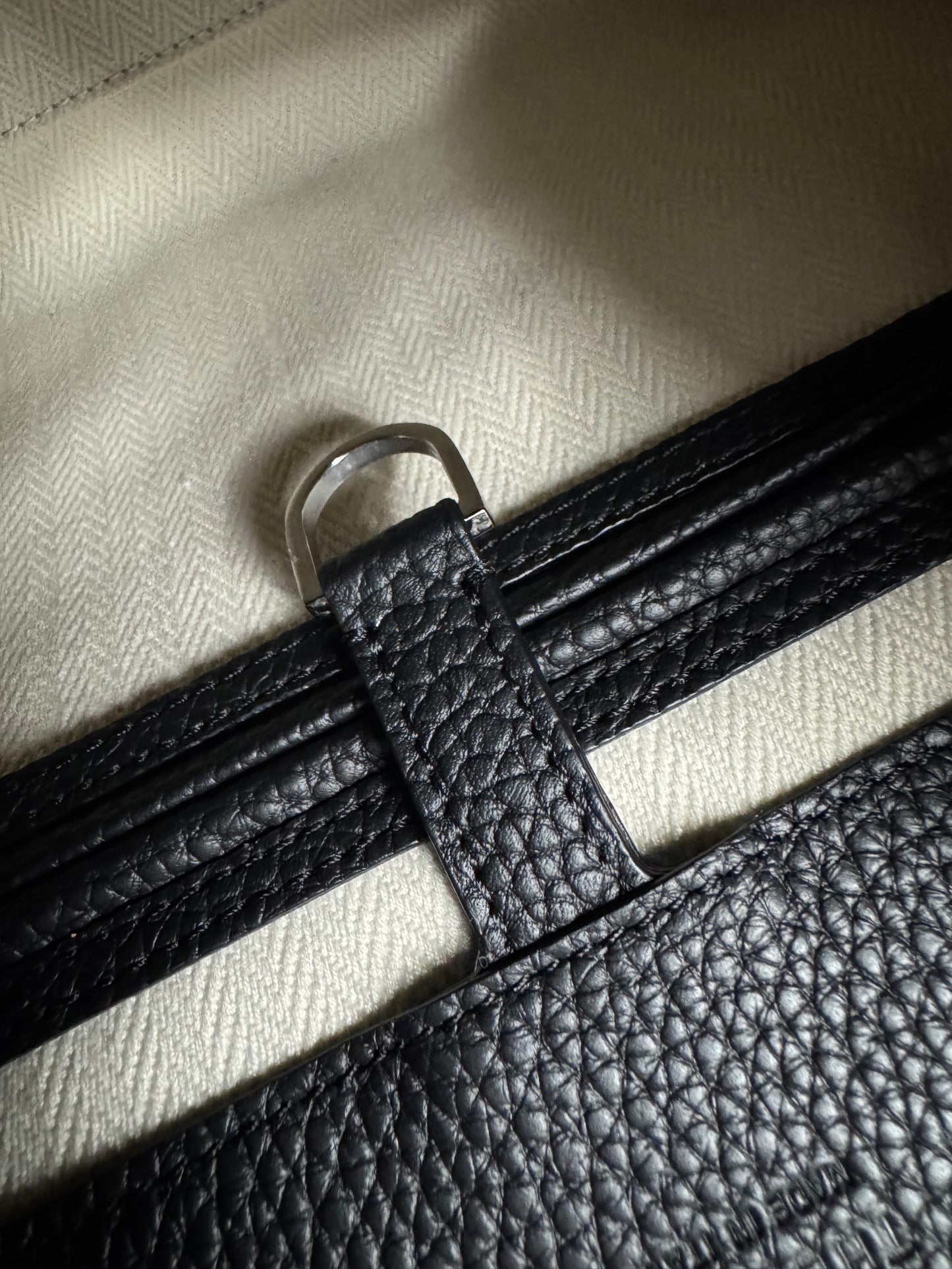 THE ROW Marguax 12 黑銀荔枝紋