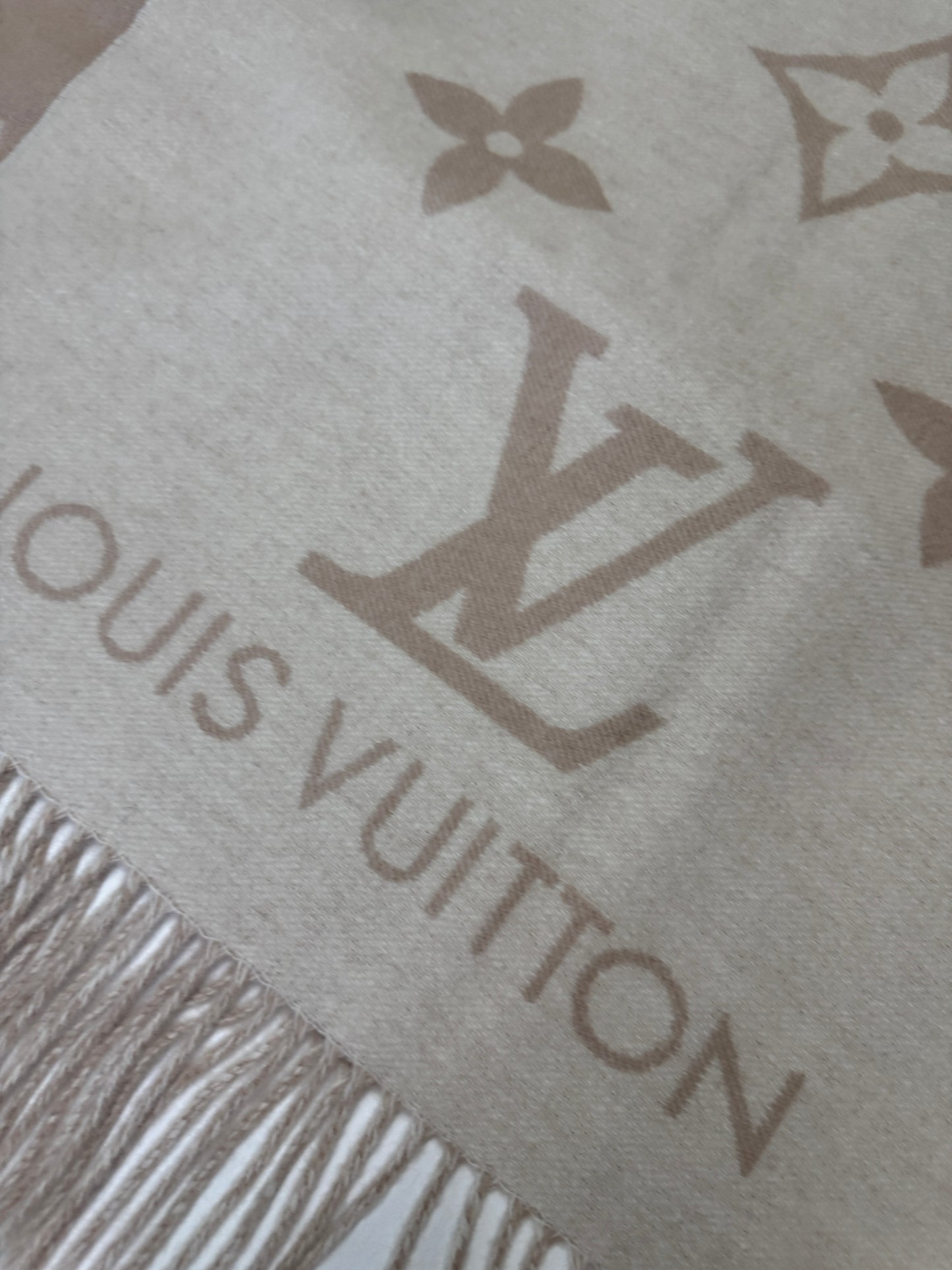 LV Reykjavik Scarf 100% Cashmere 淺奶茶色/米色 圍巾