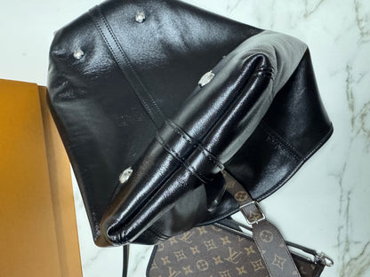 LV Carryall 大號 黑色羊皮