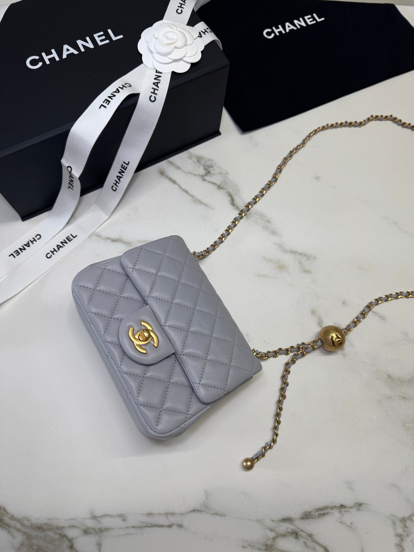 CHANEL 新版金球方胖子 淺灰 Pearl Crush Mini CF