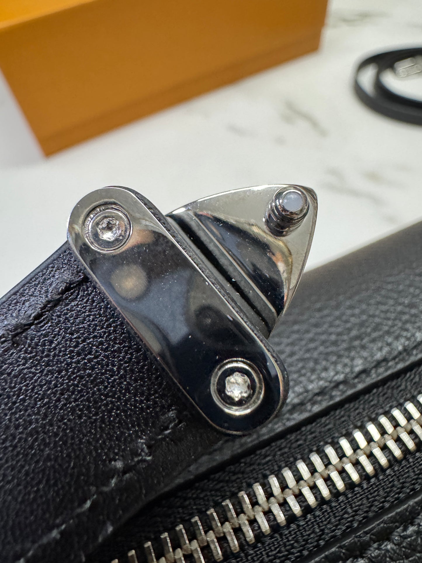 LV Side Trunk MM 黑色皮款