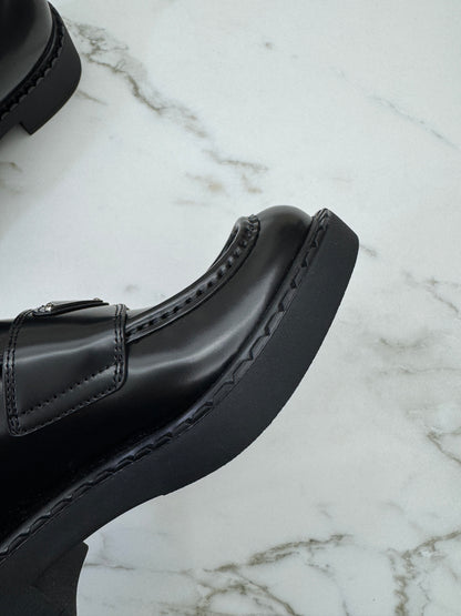 PRADA 光面皮革Loafers