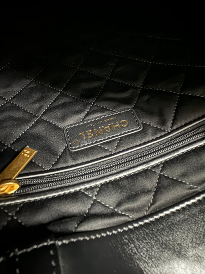 CHANEL 22 Backpack 黑金