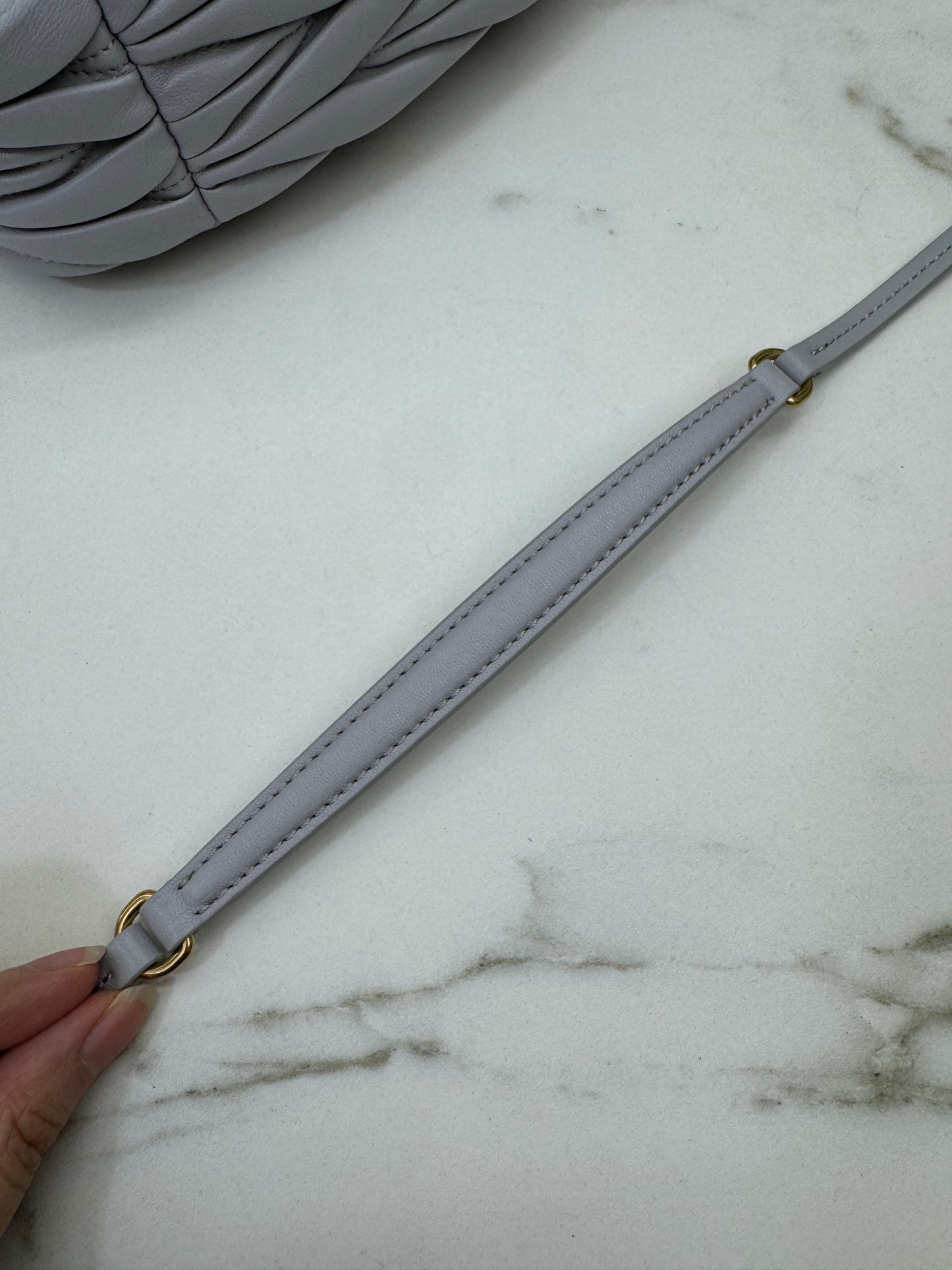 MIU MIU Wander Small 霧霾藍