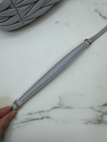 MIU MIU Wander Small 霧霾藍