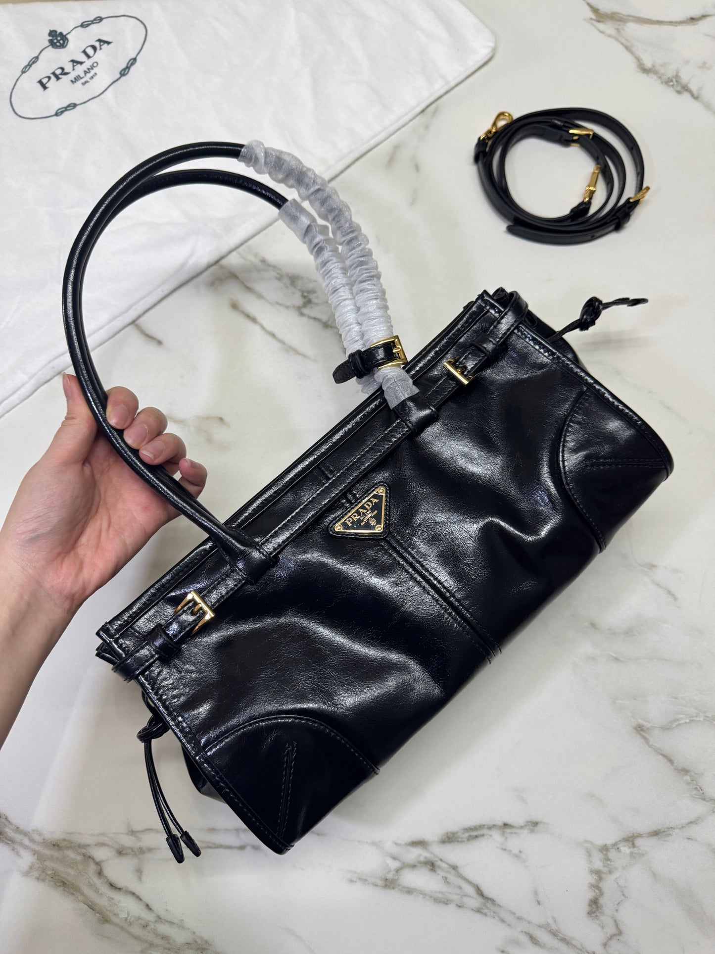 PRADA Soft Lux 中號 黑色