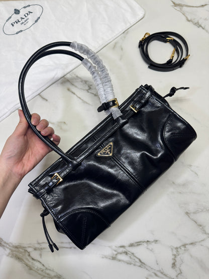 PRADA Soft Lux 中號 黑色