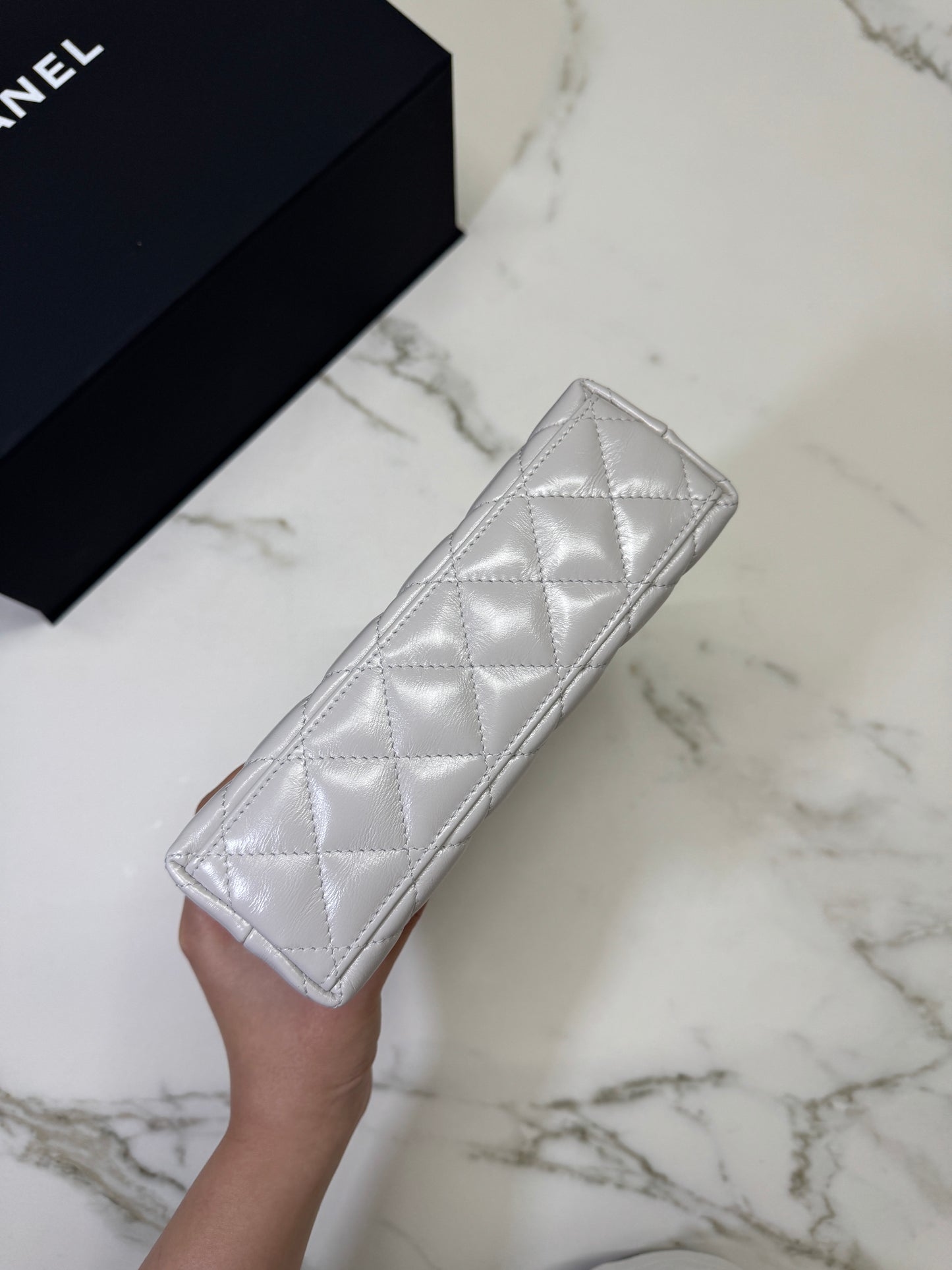 CHANEL 25C Kelly 奶灰色 Incas亮面小牛皮