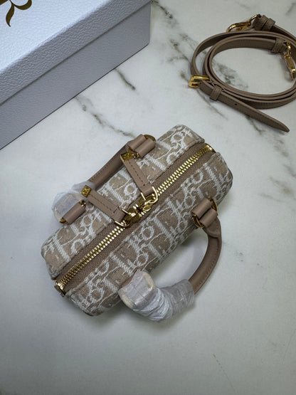 DIOR Groove Mini 奶茶色老花