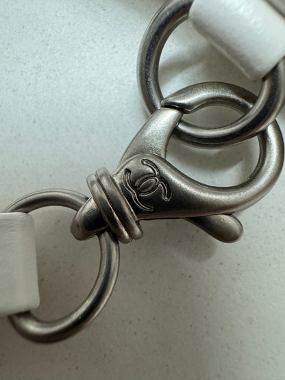 CHANEL 22 Bag Medium 白銀