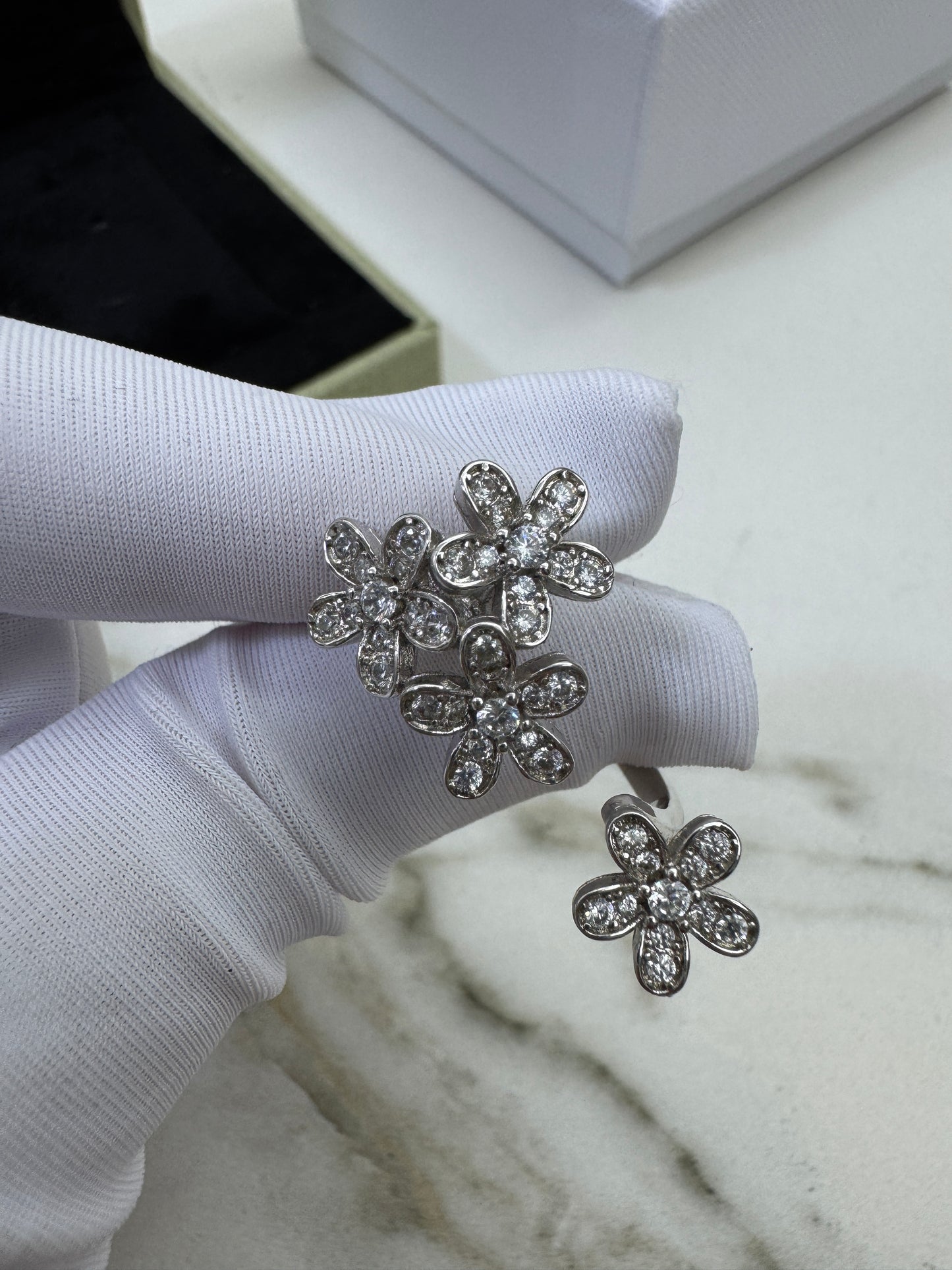 VCA Socrate Between The Finger 指間戒