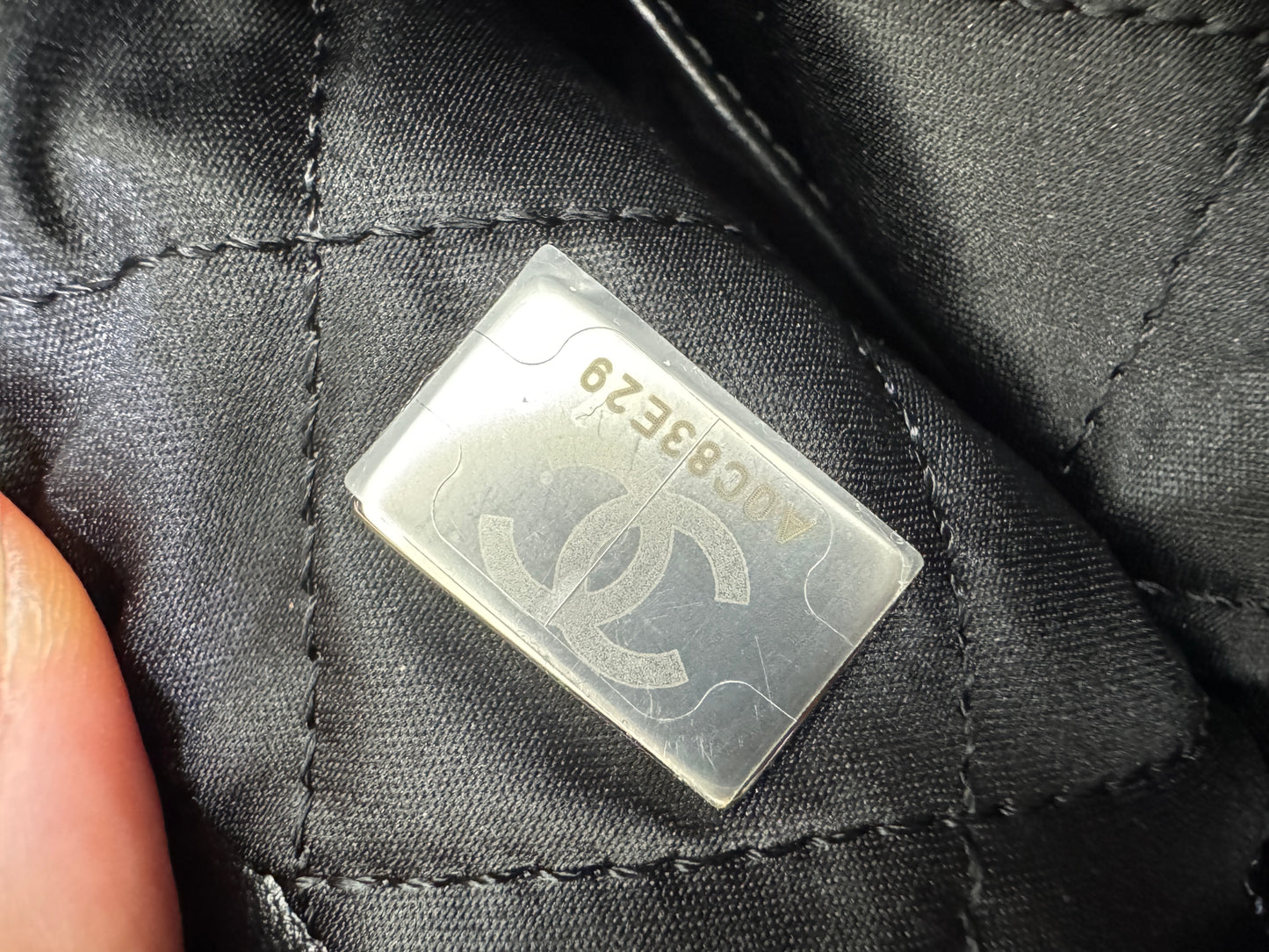 CHANEL Mini 22 Bag So Black 油蠟牛皮
