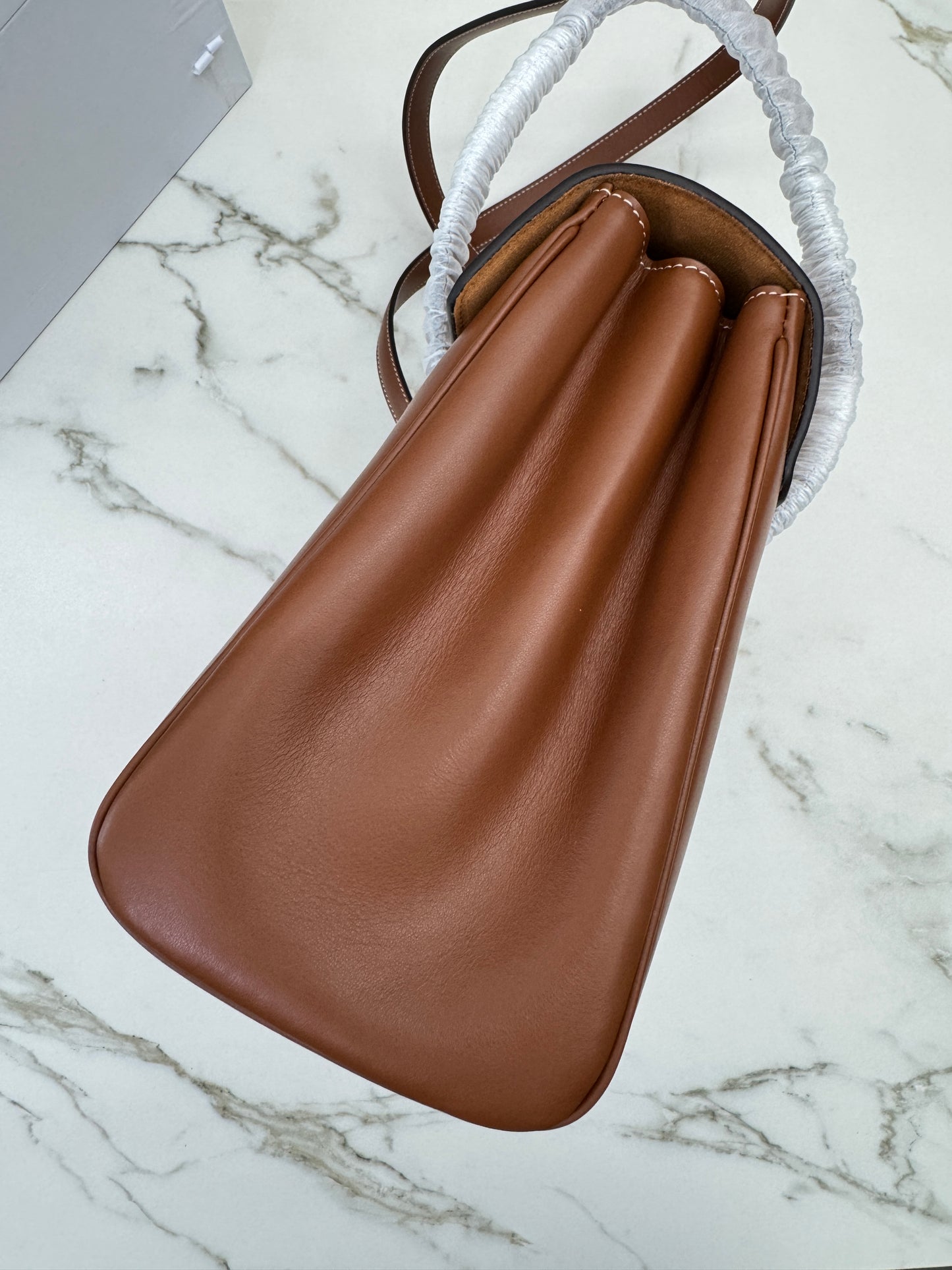 CELINE Soft 16 Medium 棕色
