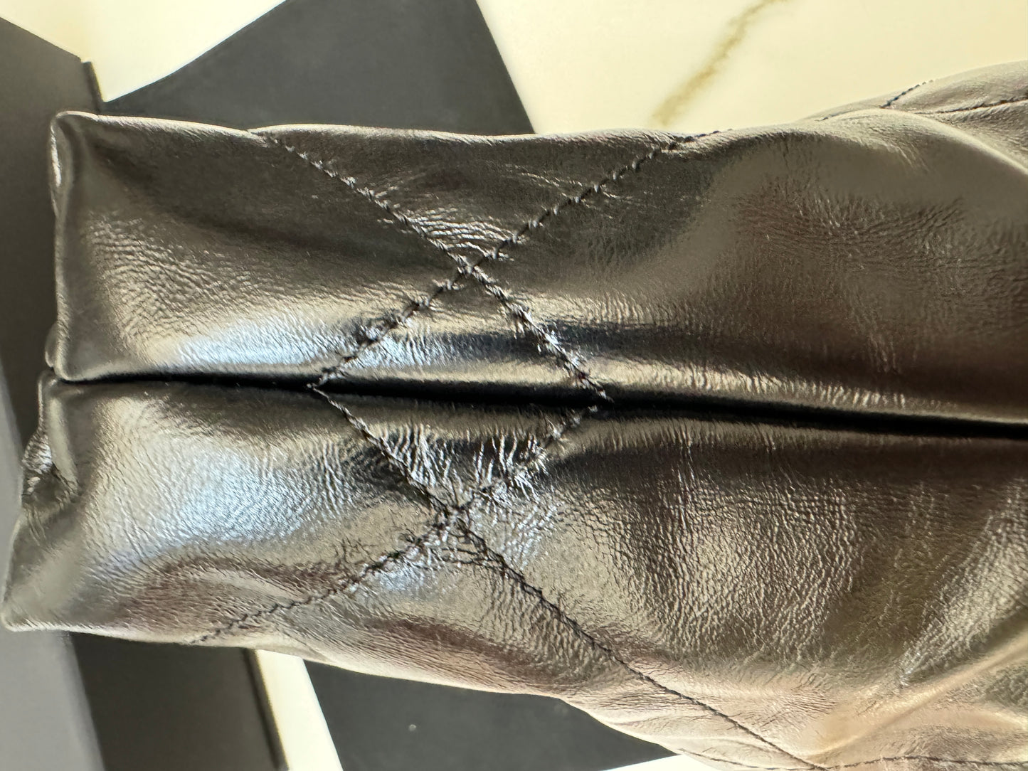 CHANEL mini 22 so black