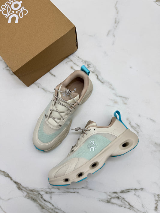 LOEWE X ON 8.0 淺米拼天藍色