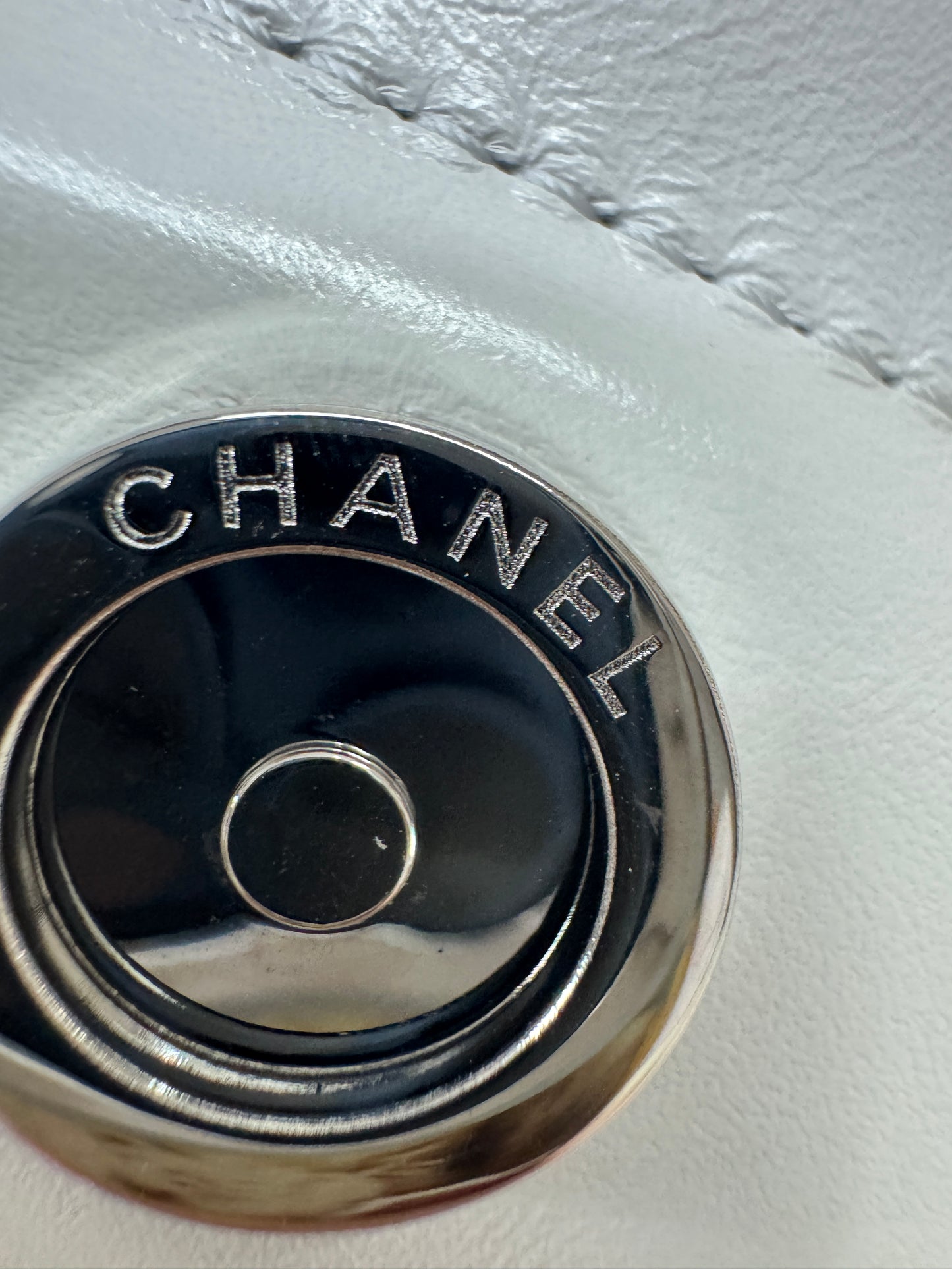 CHANEL 22 Bag Medium 白銀