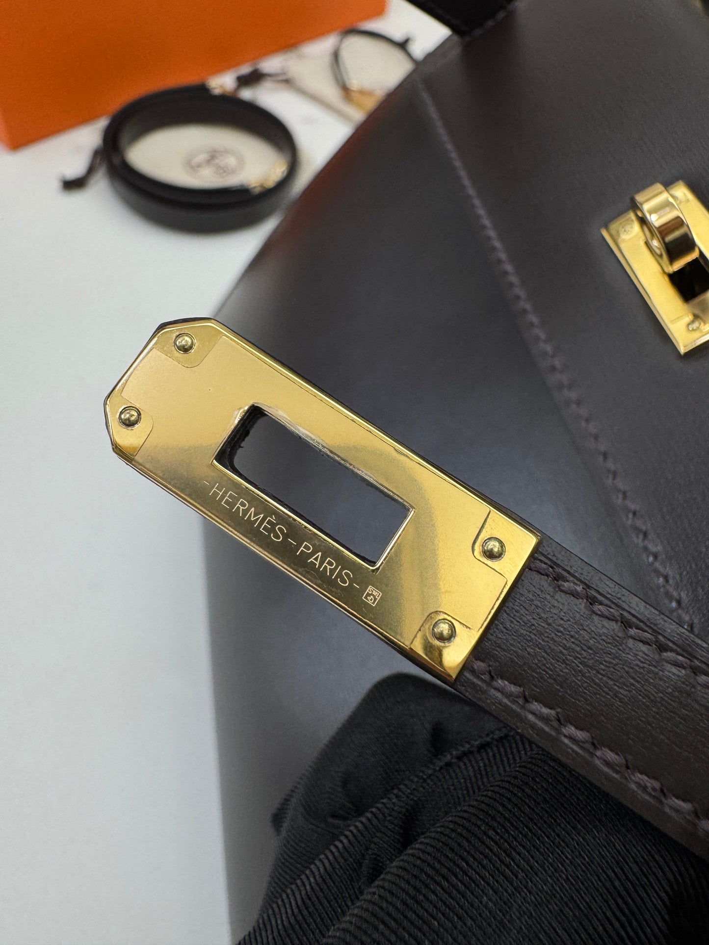 HERMES Kelly 25 烏木色Box皮金扣 外縫 Ebene Box Leather Seilier GHW