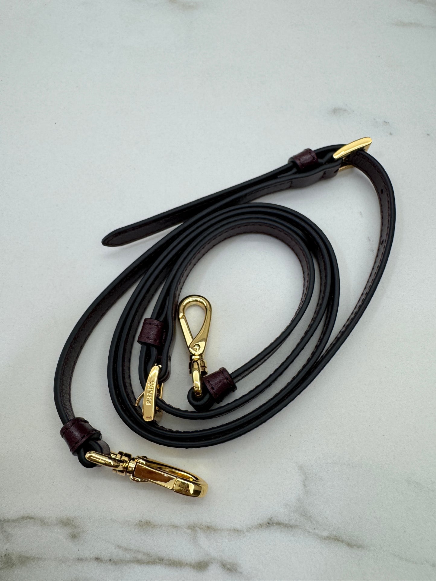 PRADA Bonnie Medium 酒紅油臘皮