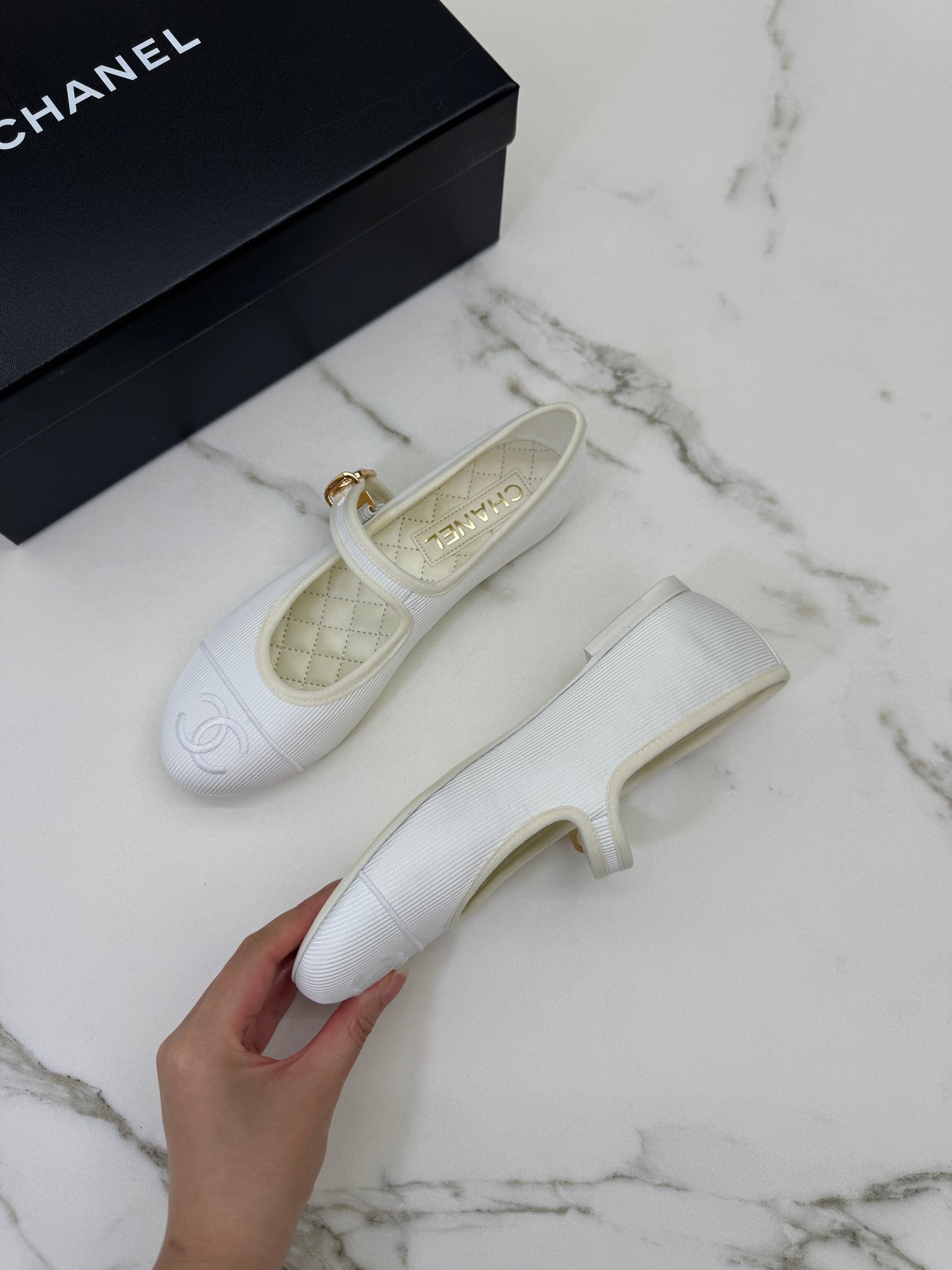 CHANEL 24S Mary Jane 芭蕾舞鞋 白色娟布