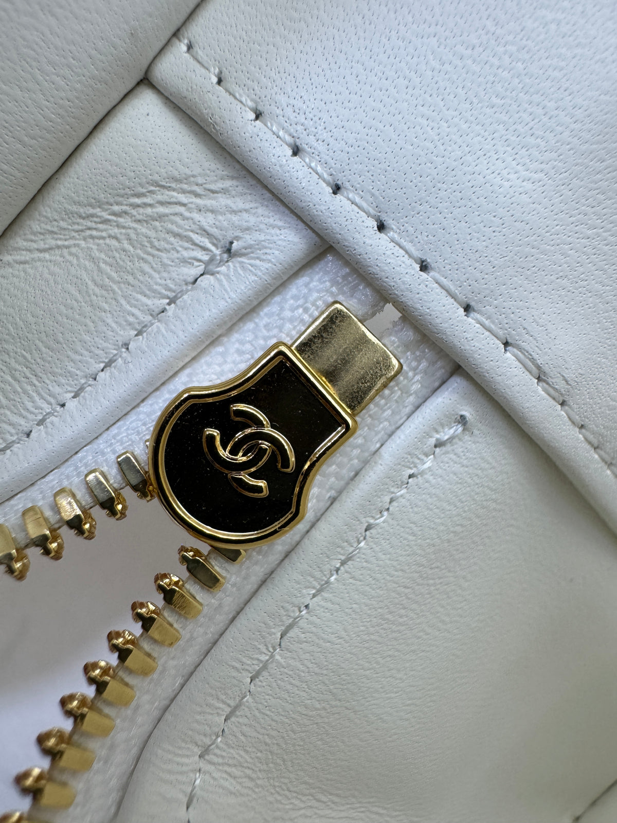 CHANEL 26S 新版腰線LP盒子包 Vanity