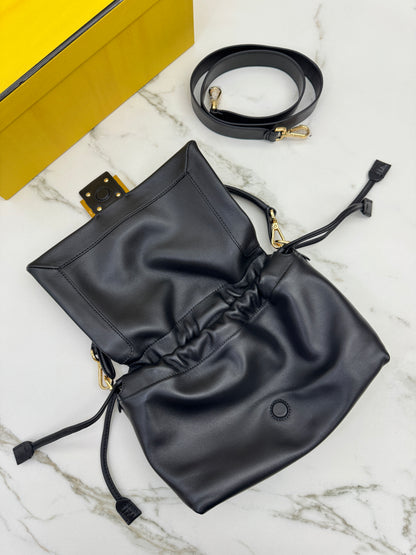 FENDI Mamma Baguette 黑色 Medium