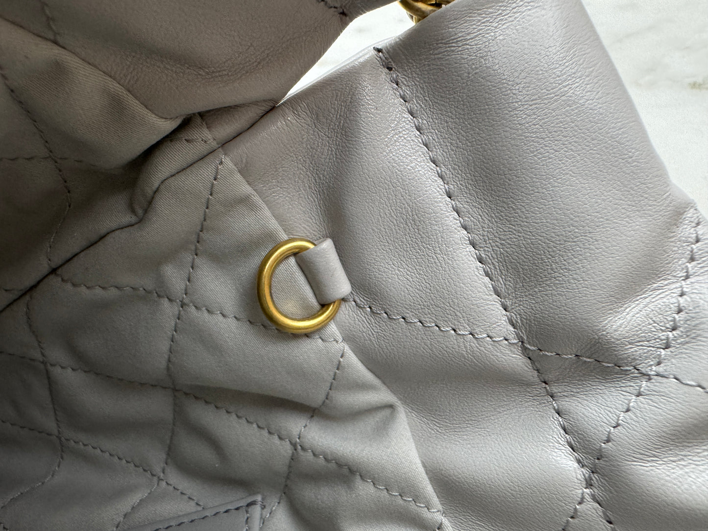 CHANEL Mini 22 Bag 25P淺灰色 新版磁吸扣