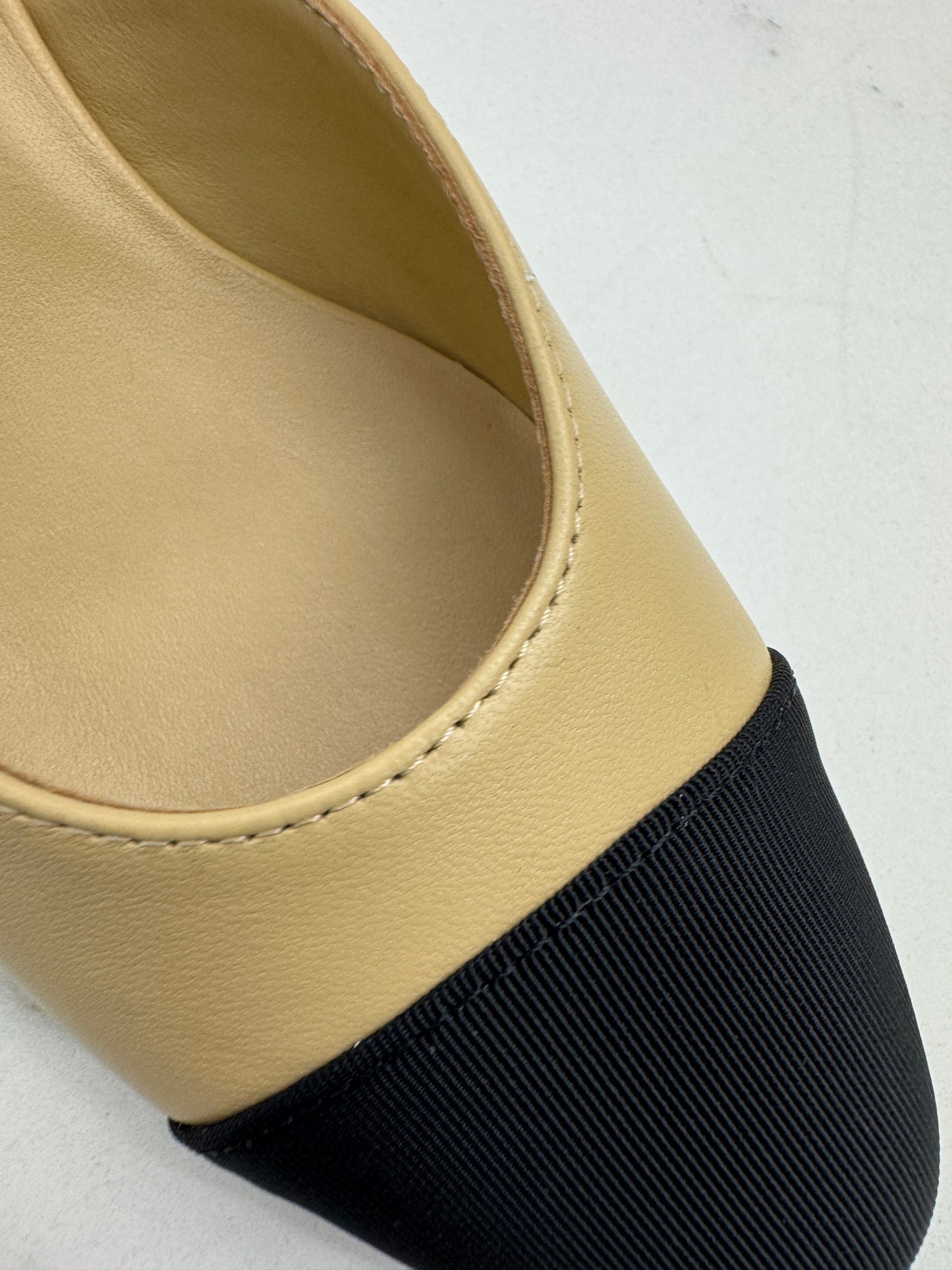 CHANEL Slingback 6.5cm 杏拼黑