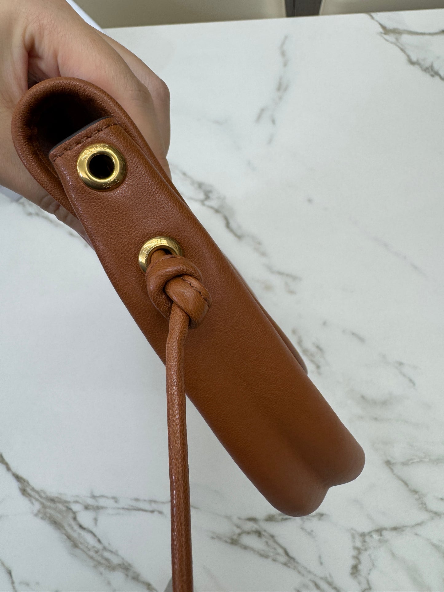 CELINE Soft Triomphe Half Moon 焦糖棕