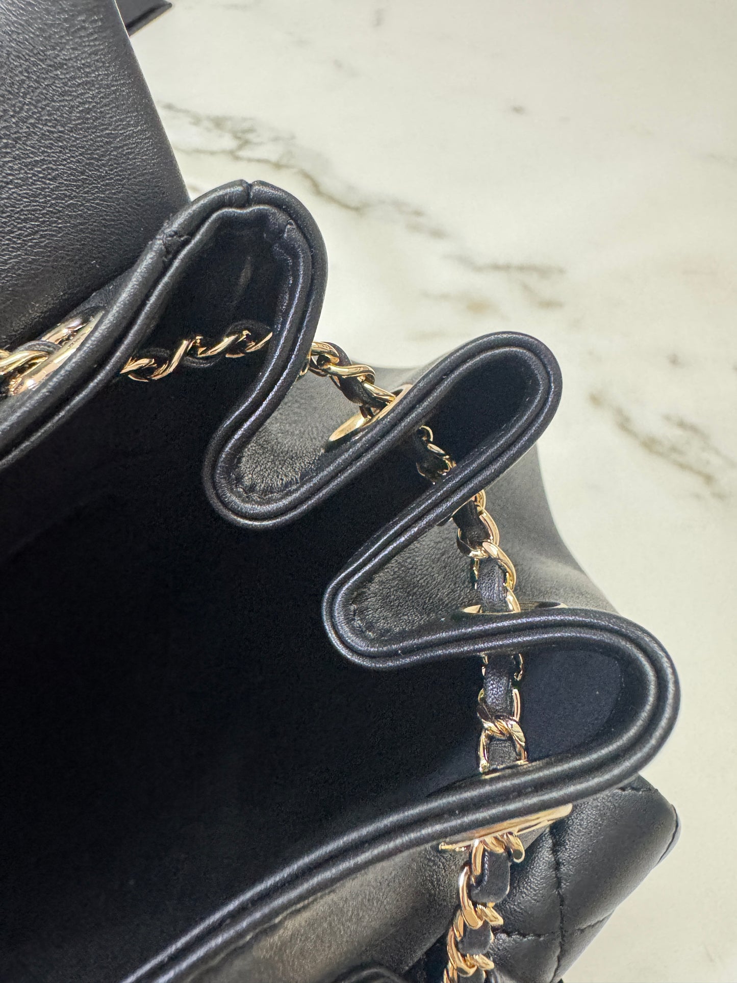 CHANEL Duma 胎牛皮 黑色 Small