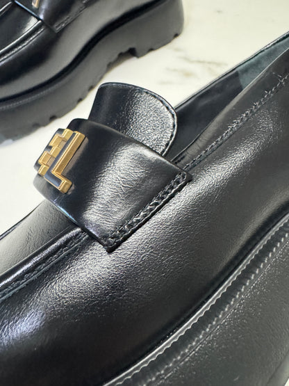 CHANEL 24B Loafer 字母樂福鞋