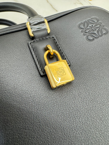LOEWE Amazona 28 黑色