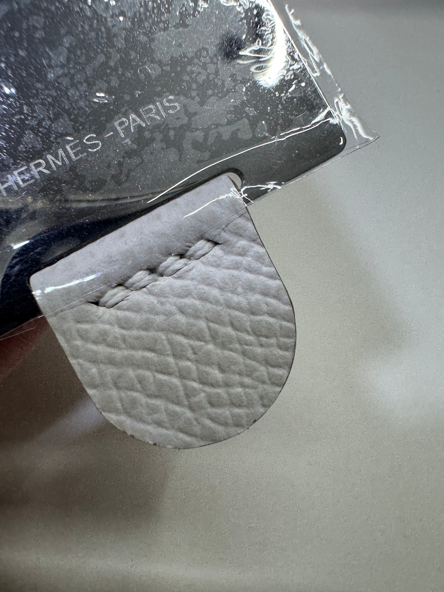 HERMES Mini Constance 奶灰色銀扣 Epsom M4 Gris Pale PHW