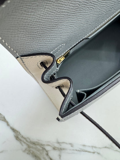 HERMES Kelly 25 冰川藍拼奶昔白 Epsom 香檳金扣 8U Bleu Glacier/ 10 Craie PBHW
