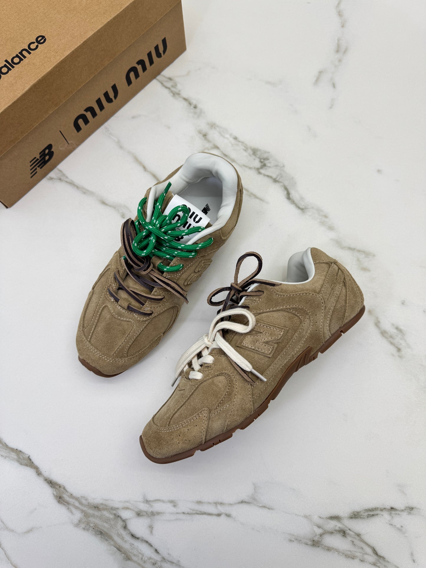 MIU MIU X NB 530 卡其淺棕色運動鞋