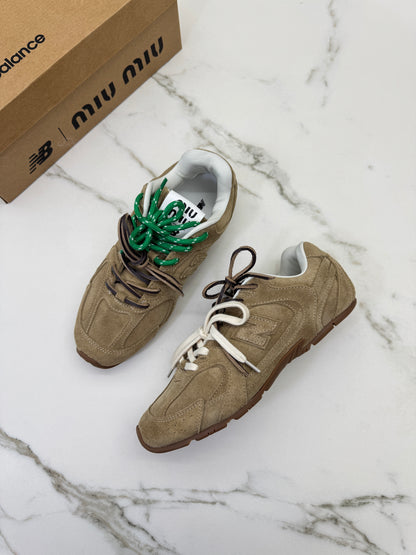 MIU MIU X NB 530 卡其淺棕色運動鞋