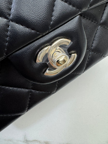 CHANEL Mini CF Handle 黑色羊皮淺金扣 Black Lambskin with GHE