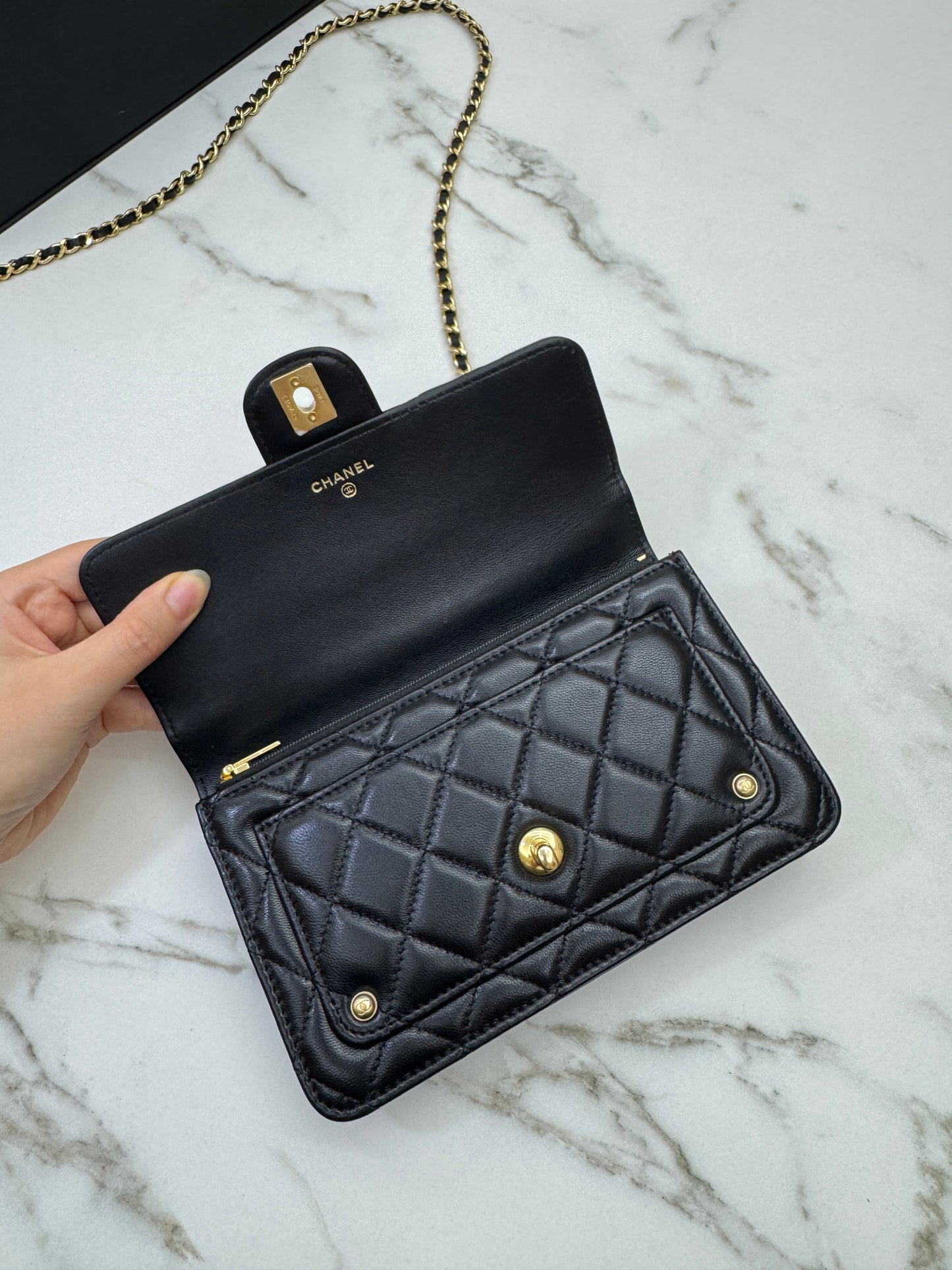 CHANEL 25B 手柄郵差 Wallet on Chain
