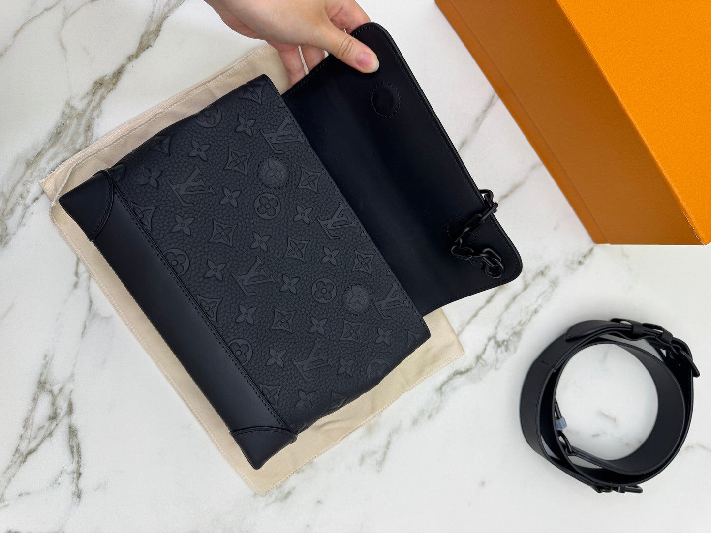 LV Steamer PM Ultra Black