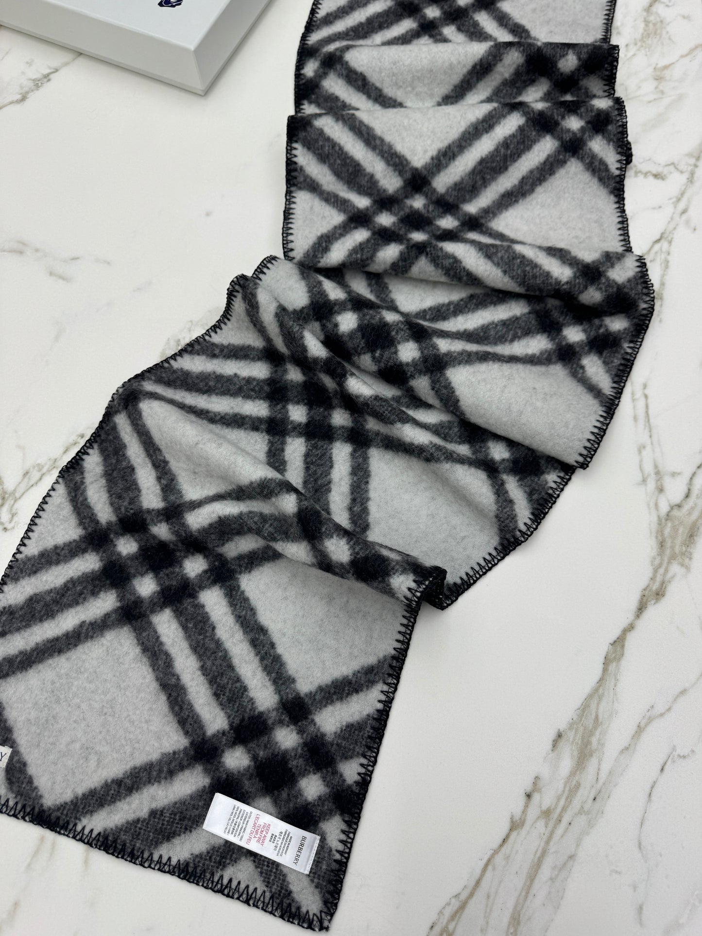 BURBERRY Check Wool Scarf 黑白色